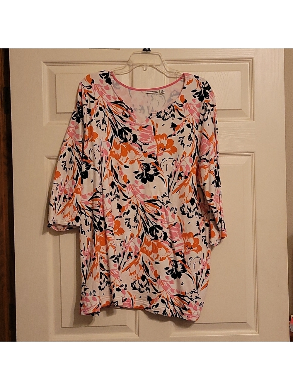 Croft & Barrow Women's 2X Floral 3/4 Sleeve Blouse with Partial V Neck in Pink